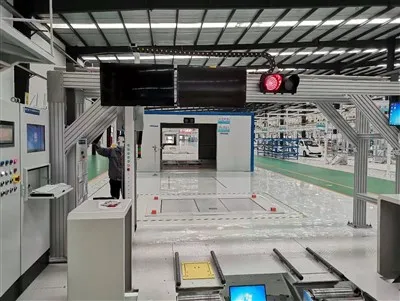 Bezkontaktowy lokalizator czterech kół